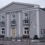 Kino Oaza stworzyła i prowadziła rodzinę Nusfeldów w latach 30. XX wieku. Wówczas było to jedyne kino dźwiękowe w Otwocku. Dziś znów pełni funkcje kinowe, a także mieści się w nim miejski ośrodek kultury.